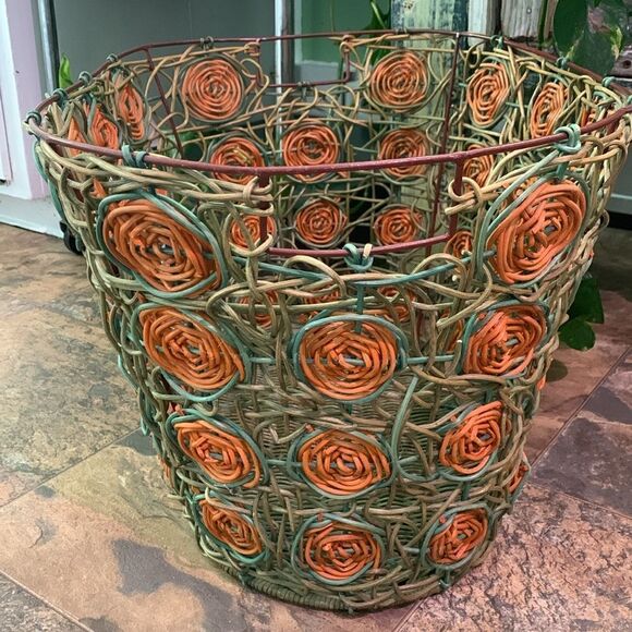 Vintage Boho Woven Basket With Side Handles And Metal Frame - Picture 4 of 17